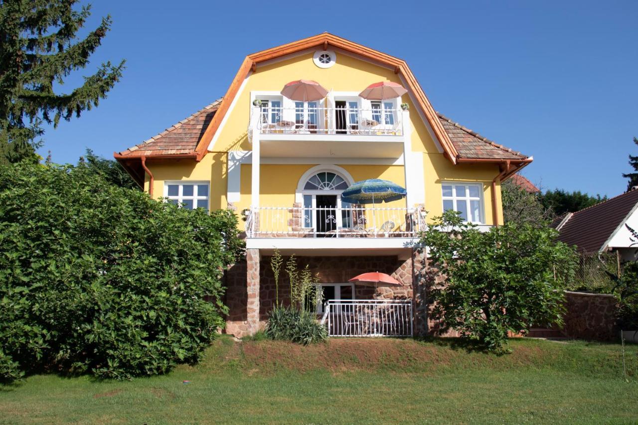 Gyoengyoem Apartman Balatonalmadi Exterior photo